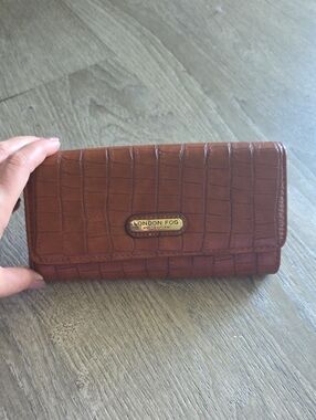 London Fog Brown Croc-Embossed Wallet with Gold Logo Plaque